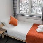 4 Bedroom Cosy Home Birmingham