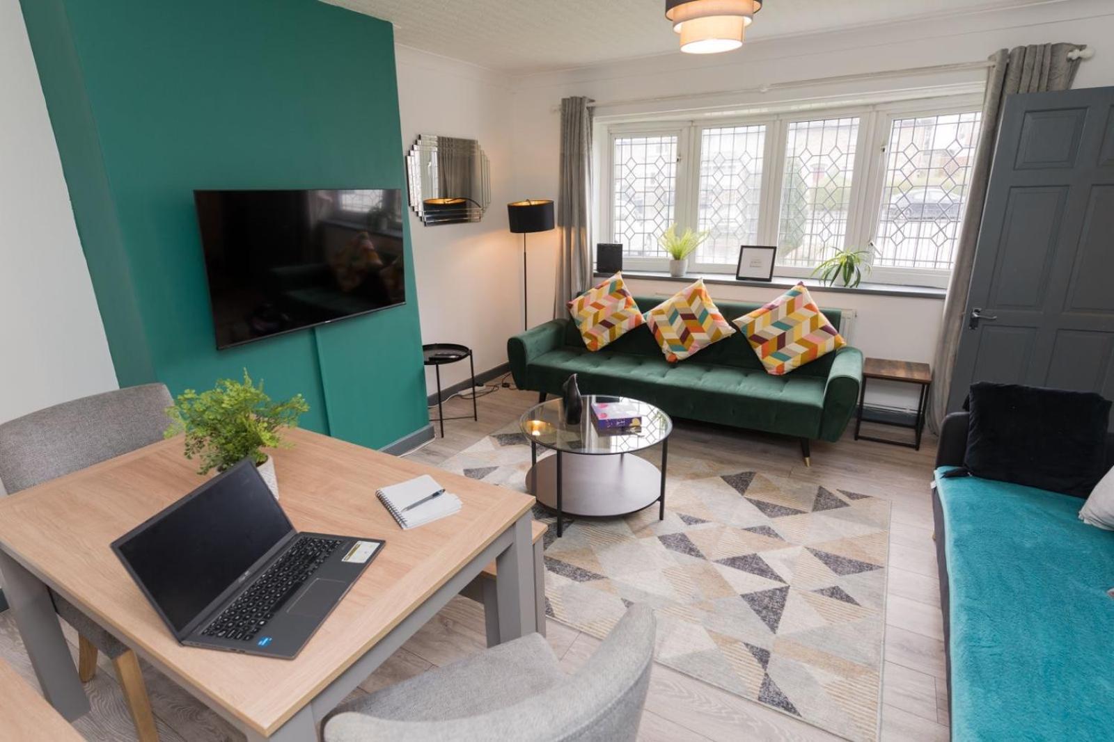 4 Bedroom Cosy Holiday home *