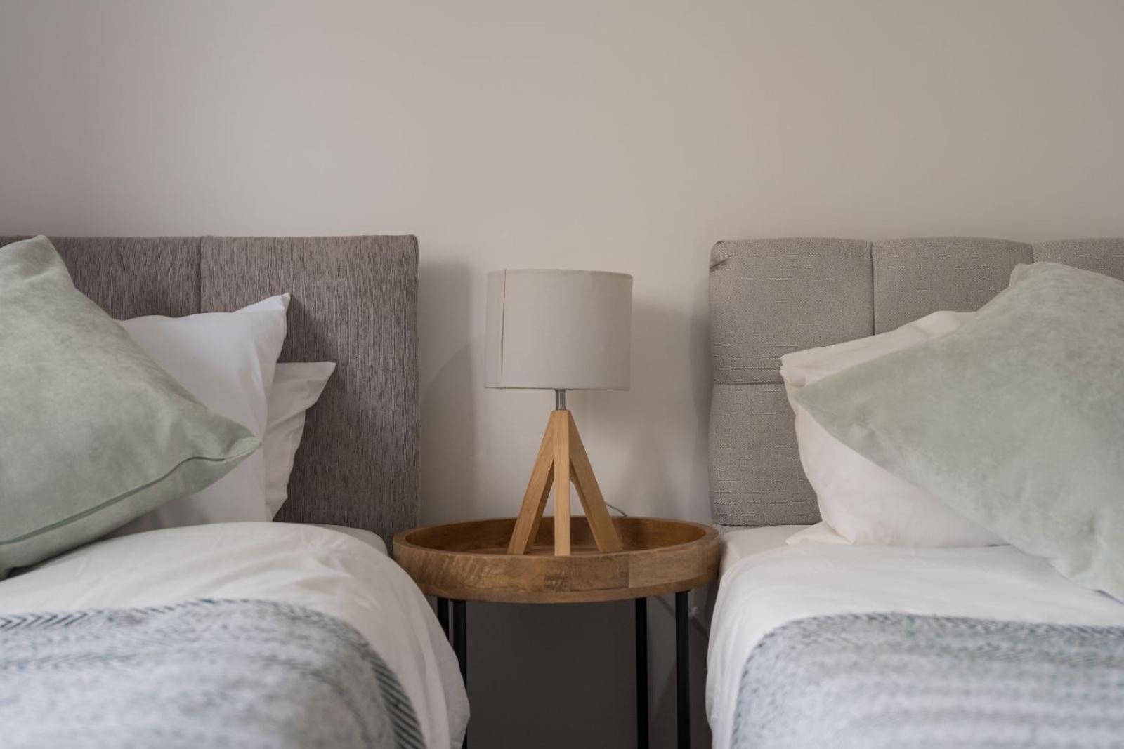 4 Bedroom Cosy Holiday home Birmingham